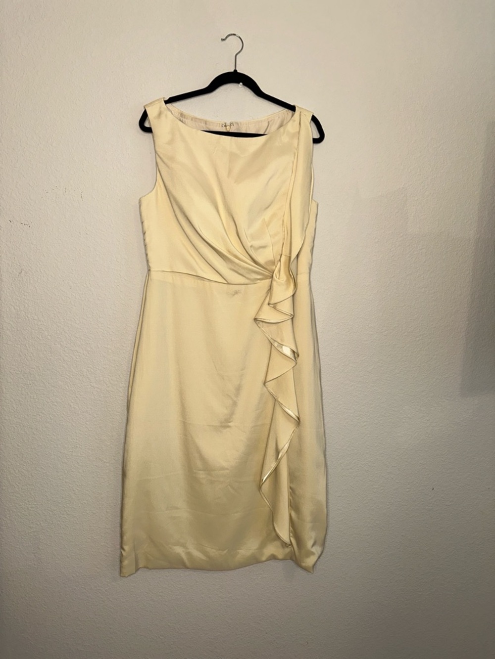 Sleeveless Cream Midi Dress with‎ Side Ruffle